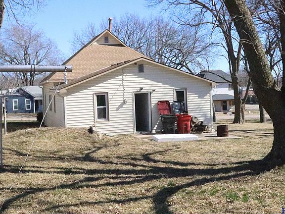 4th image of 215 Perry St