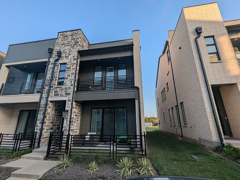 1283 Doris May Dr — Photo 2