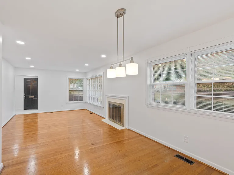 1555 Zurich Dr — Photo 10