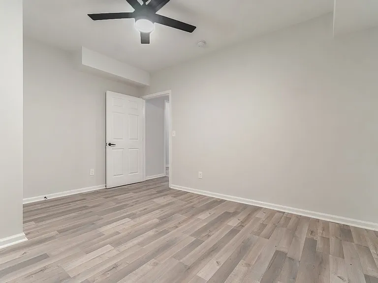 745 Greenwood Ln SW — Photo 4