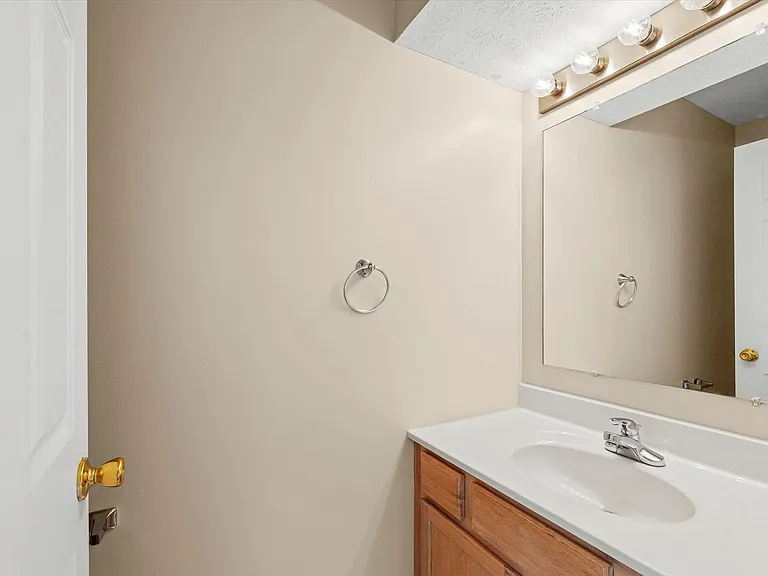 916 E Baker St — Photo 18