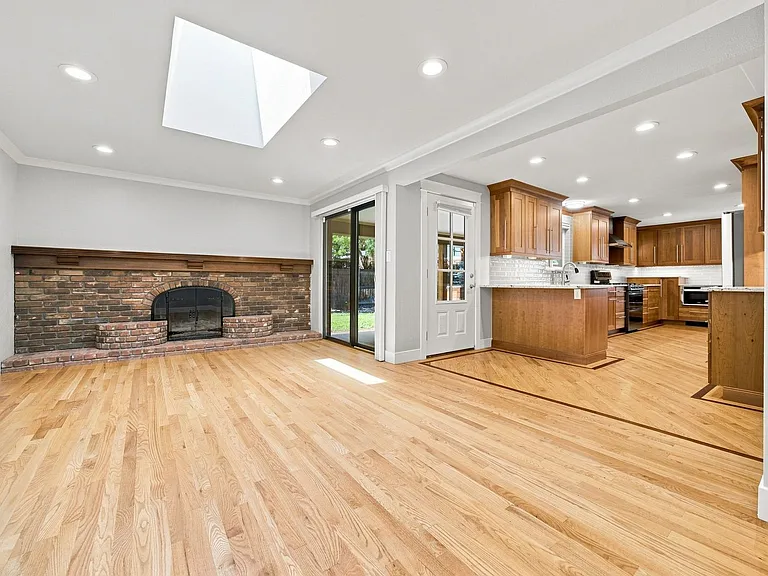 2673 Taft St — Photo 16