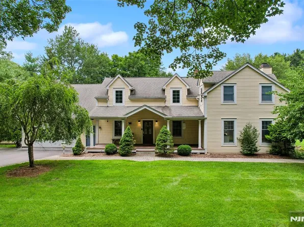 58 Powell Rd, Allendale, NJ 07401