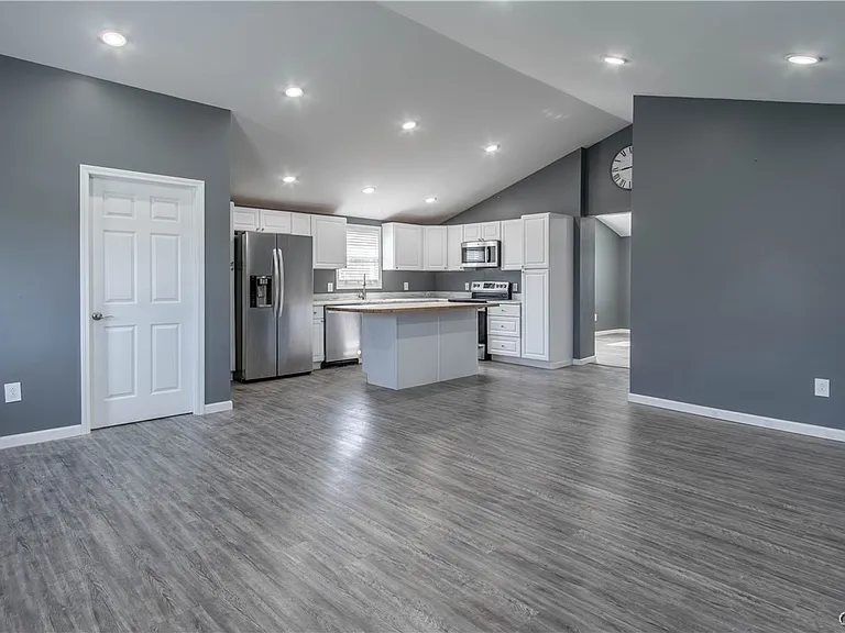 14530 Dodge Ave — Photo 24
