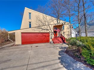 31528 Lake Rd, Bay Village, OH 44140