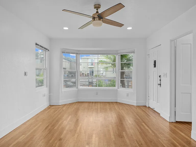 3033 Oliphant St — Photo 12