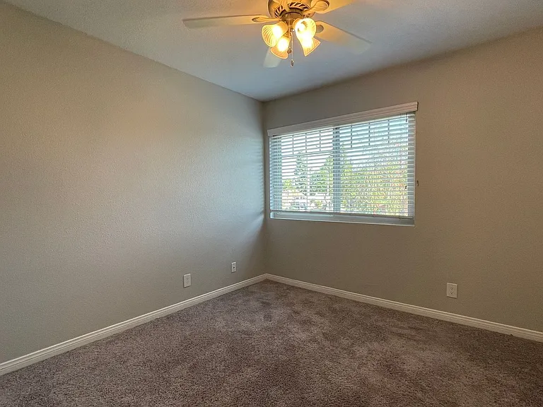 Park Plaza Apartments — Photo 46