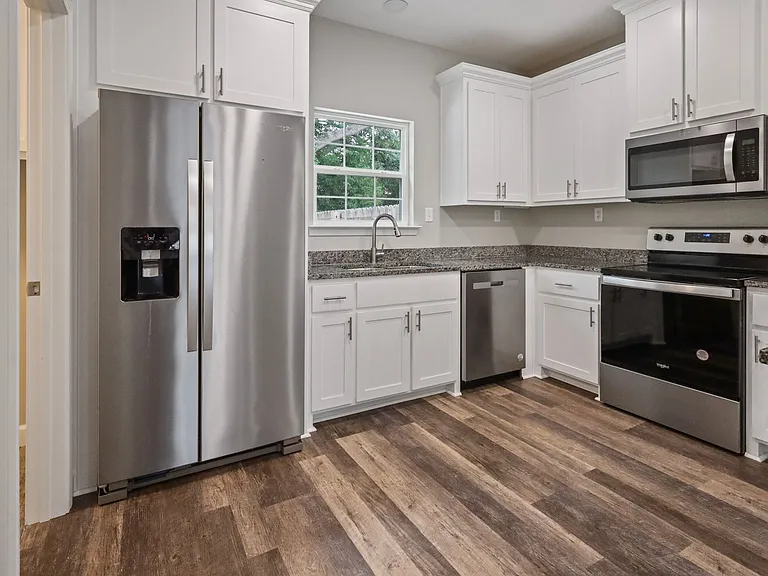 275 Myrtle Ave — Photo 2