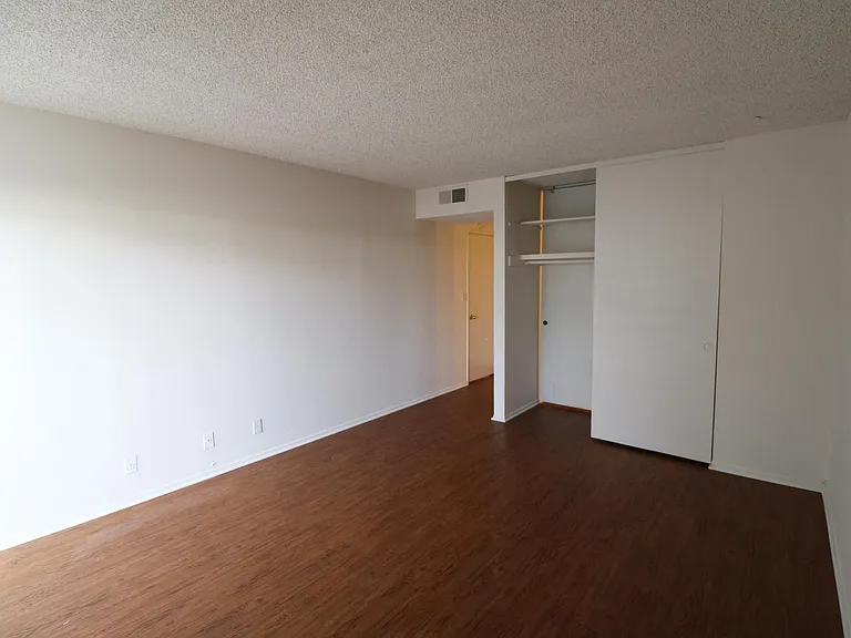 726 E Workman St — Photo 12