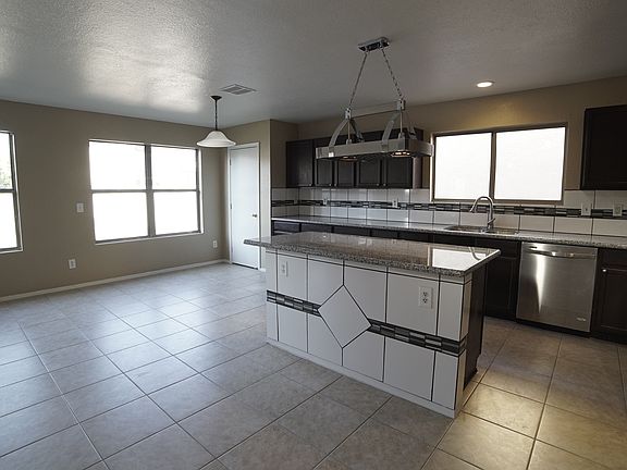 4th image of 572 W Palo Verde St