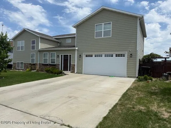 541 Highlands Ave, Dickinson, ND 58601