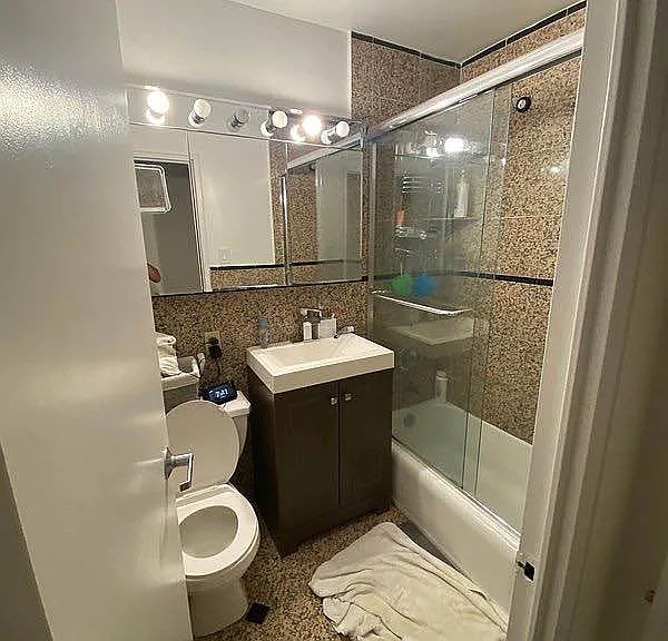 279 E 44th St #14A — Photo 3