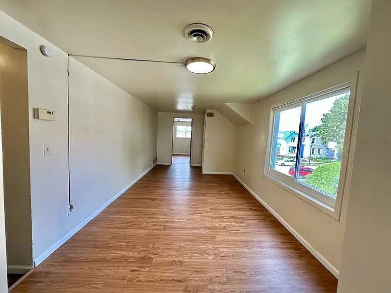 1027 Saint Clair Ave #A — Photo 5