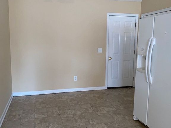 3rd image of 1105 Auldridge Dr
