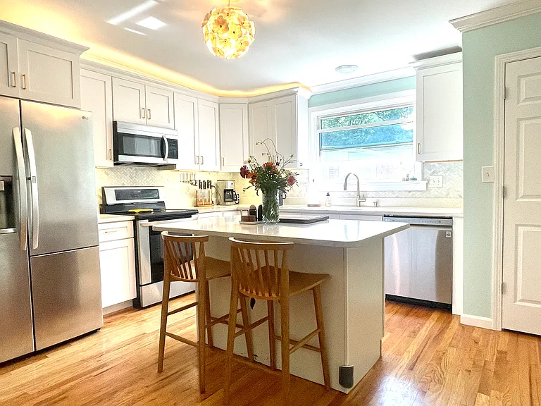 19 Holmes Dr — Photo 3