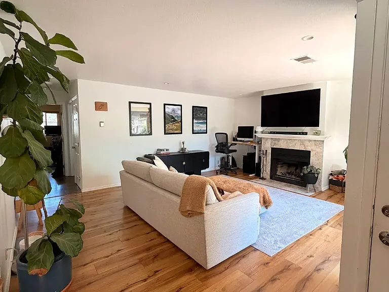 405 Woodbine Way — Photo 3
