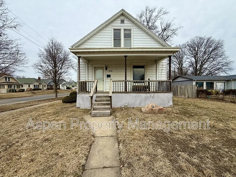 824 Harrison Ave photo 1