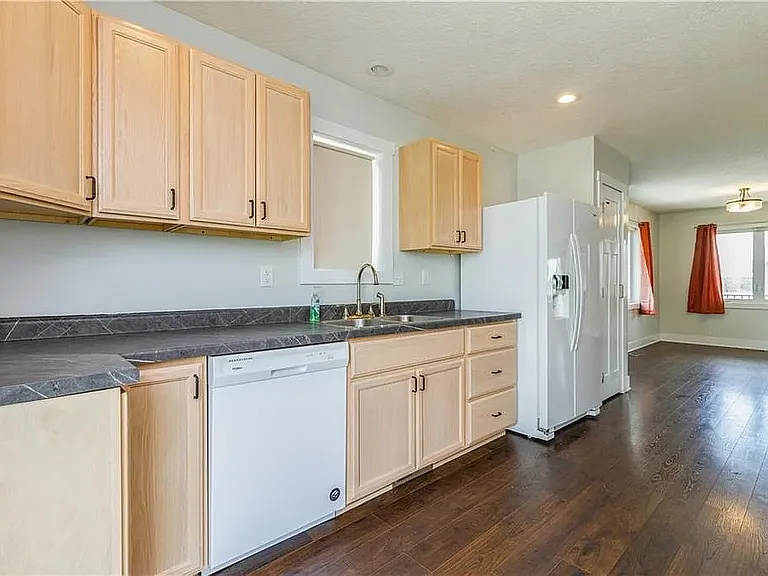 500 W 18th Pl — Photo 8