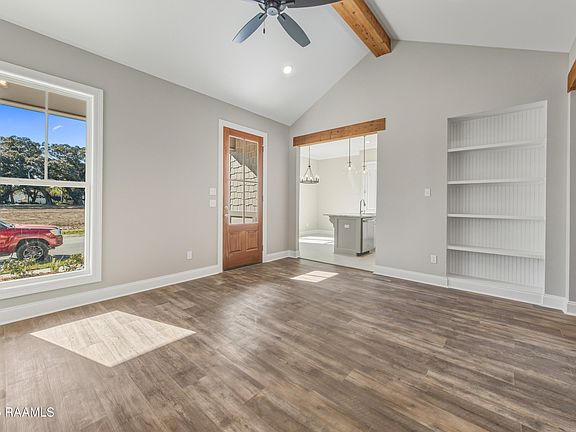 4th image of 102 Newtown Dr