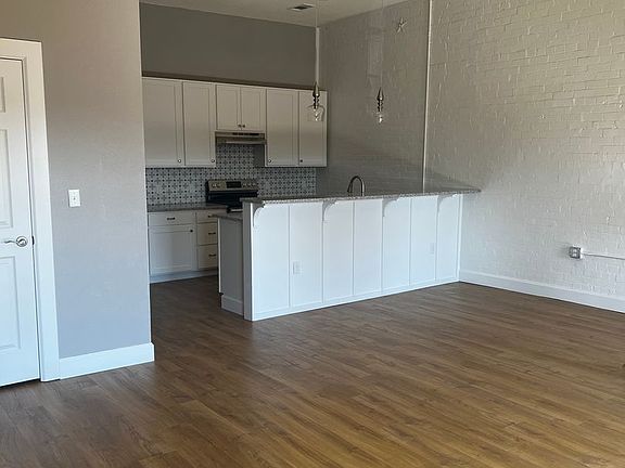 3rd image of 616 Main St #C