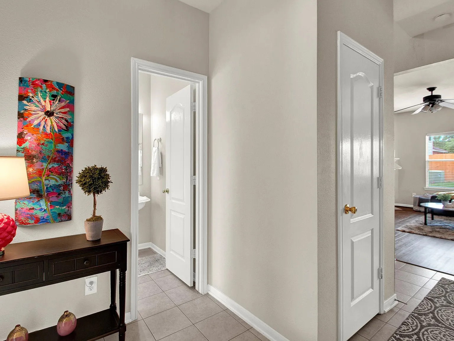 3 bed, 2.5 bath, 1918 sqft, $4,000 — Photo 3