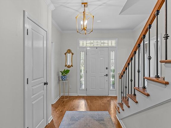 3rd image of 300 Forsythia Ln