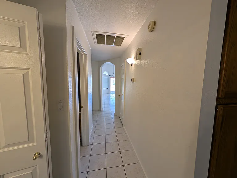 140 S Willow Creek St — Photo 22