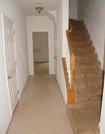 4th image of 827 Fairview Village Ct #5