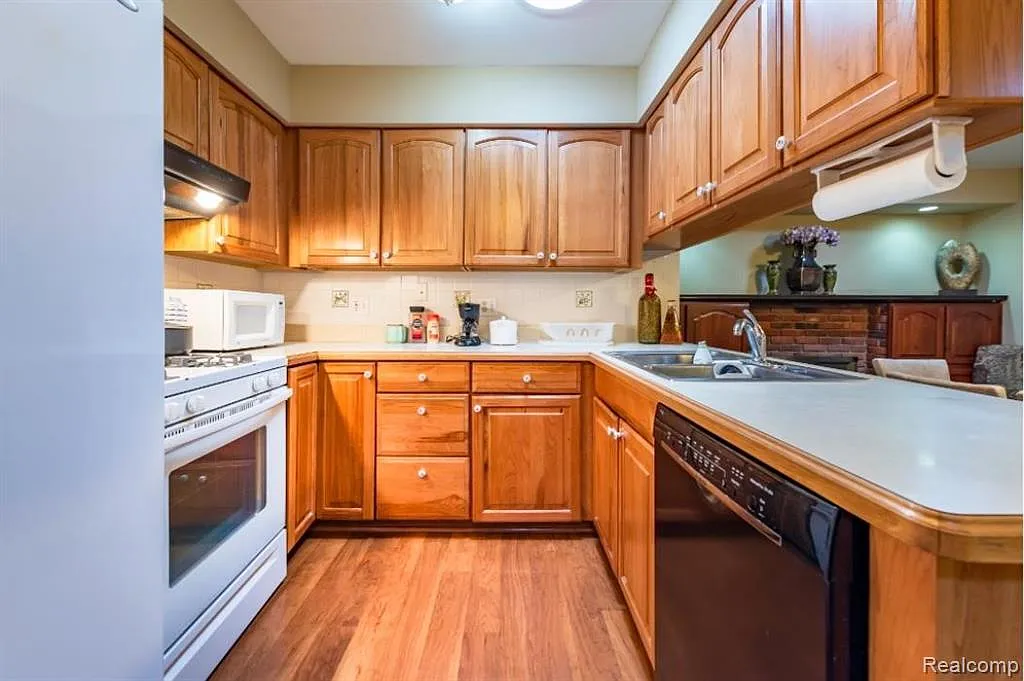4 bed, 3.5 bath, 1809 sqft, $825 — Photo 4