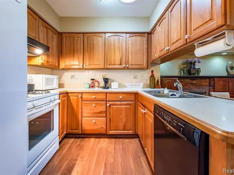 2260 Nixon Rd — Photo 4