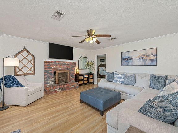 4th image of 20 Forest Grove Pl