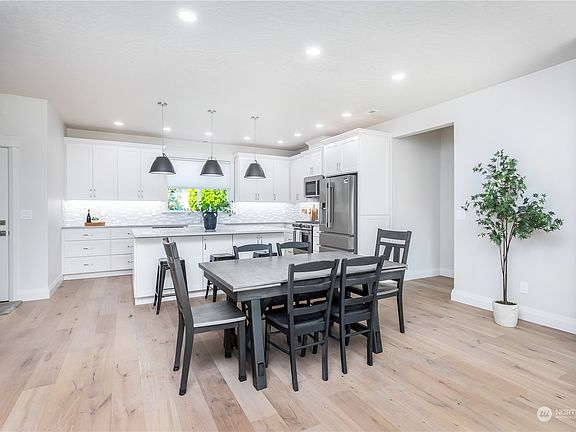 4th image of 808 Whispering Creek Ct