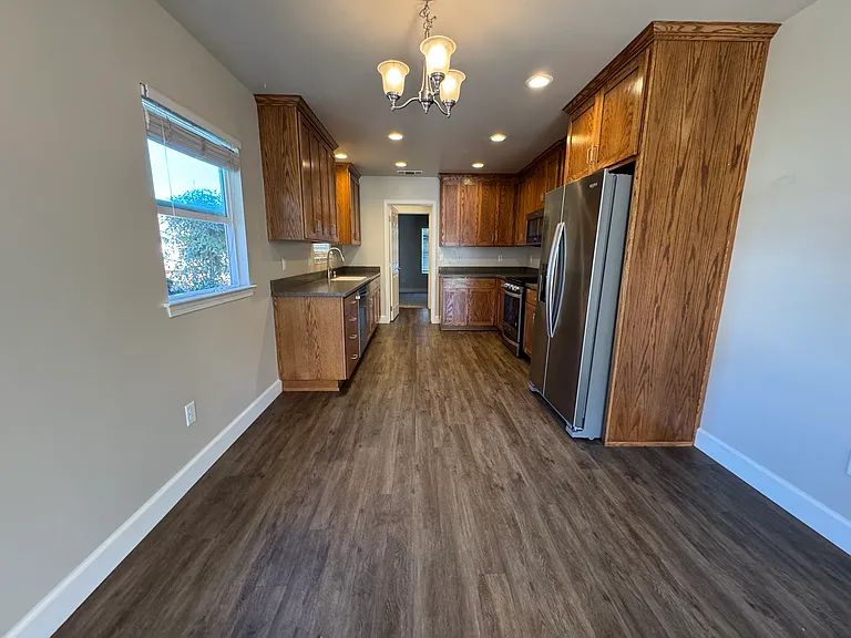 2036 Oak St #1 — Photo 17