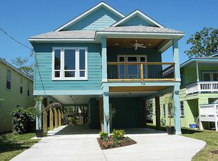 718 Oak Rd, Kemah, TX 77565