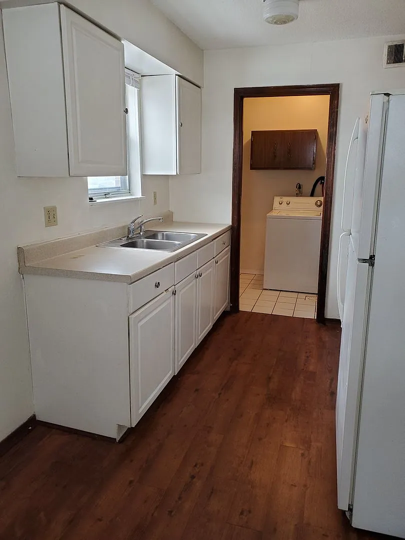Demaret Drive 740 — Photo 2