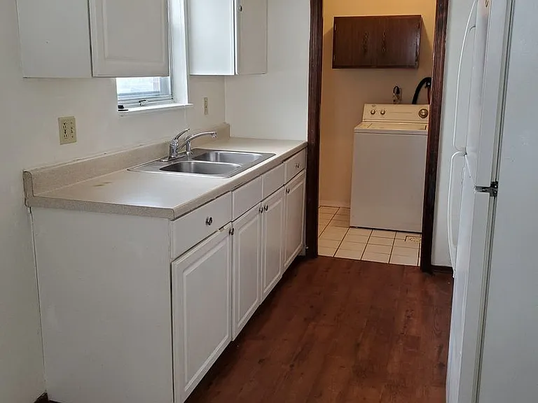 740 Demaret Dr — Photo 2