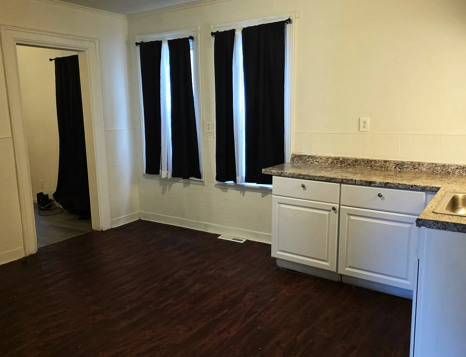 3 bed, 1000 sqft, $1,100 — Photo 3