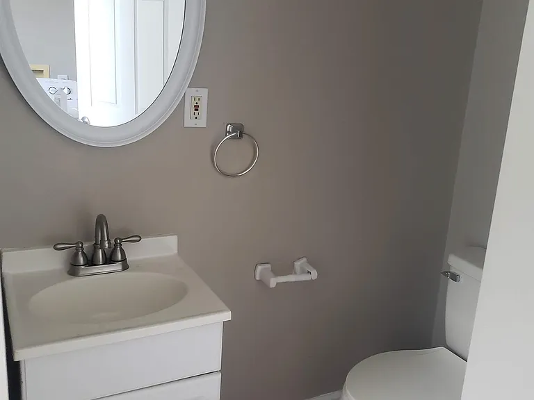 223 Richardson Ave — Photo 17