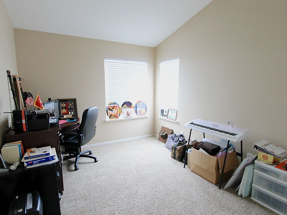 1st bedroom. 
