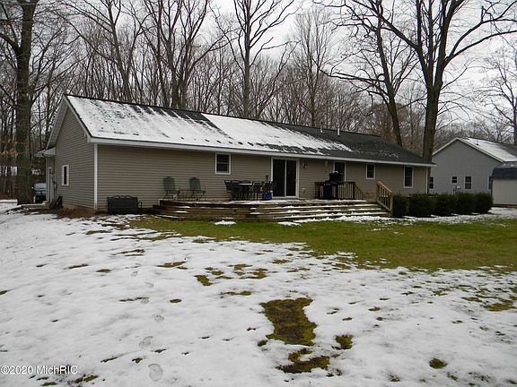 4th image of 1890 Tall Oaks Dr E