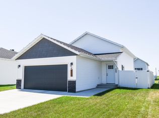 7223 27th St S, Fargo, ND 58104