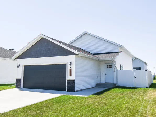 7223 27th St S, Fargo, ND 58104