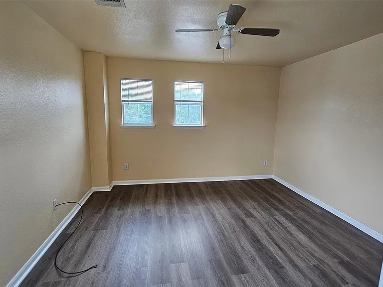 22135 Greengate Dr — Photo 30