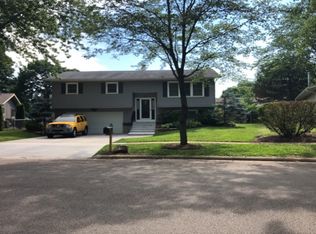 71 Devonshire Cir, Elgin, IL 60123