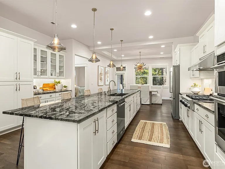 404 6th Ln NE — Photo 31