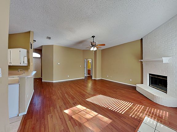 2nd image of 10517 Lone Pine Ln