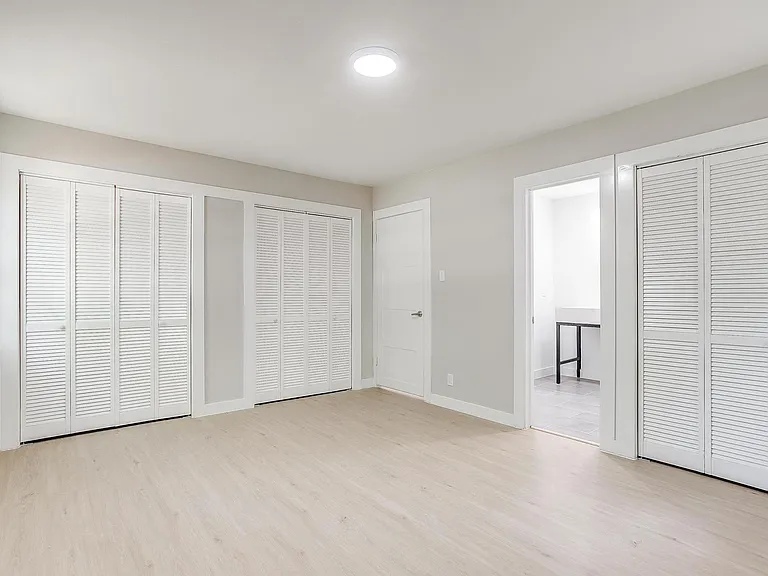 802 Sutton Ct — Photo 18