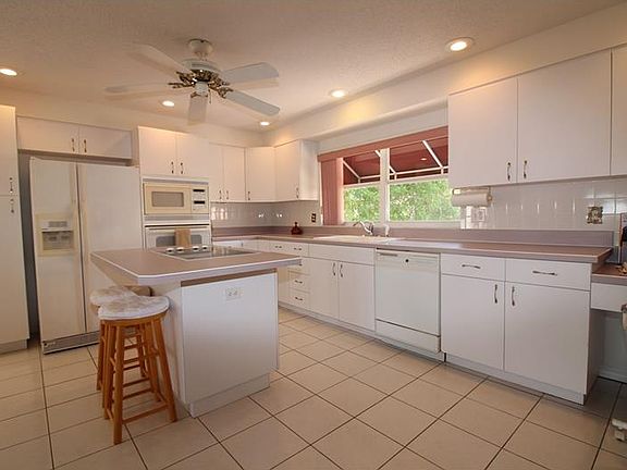 5th image of 1117 Pinellas Bayway S APT 106