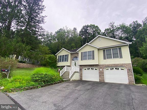 2nd image of 195 Blackburn Ave