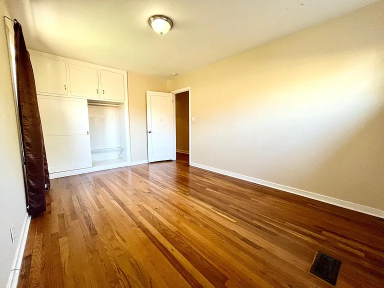 1328 Floyd Ave — Photo 9